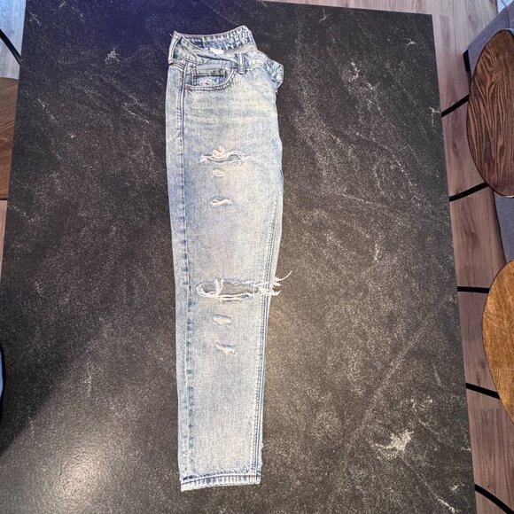 American Eagle Tomgirl Ripped Light Wash Jeans, 4 Short - Picture 2 of 5